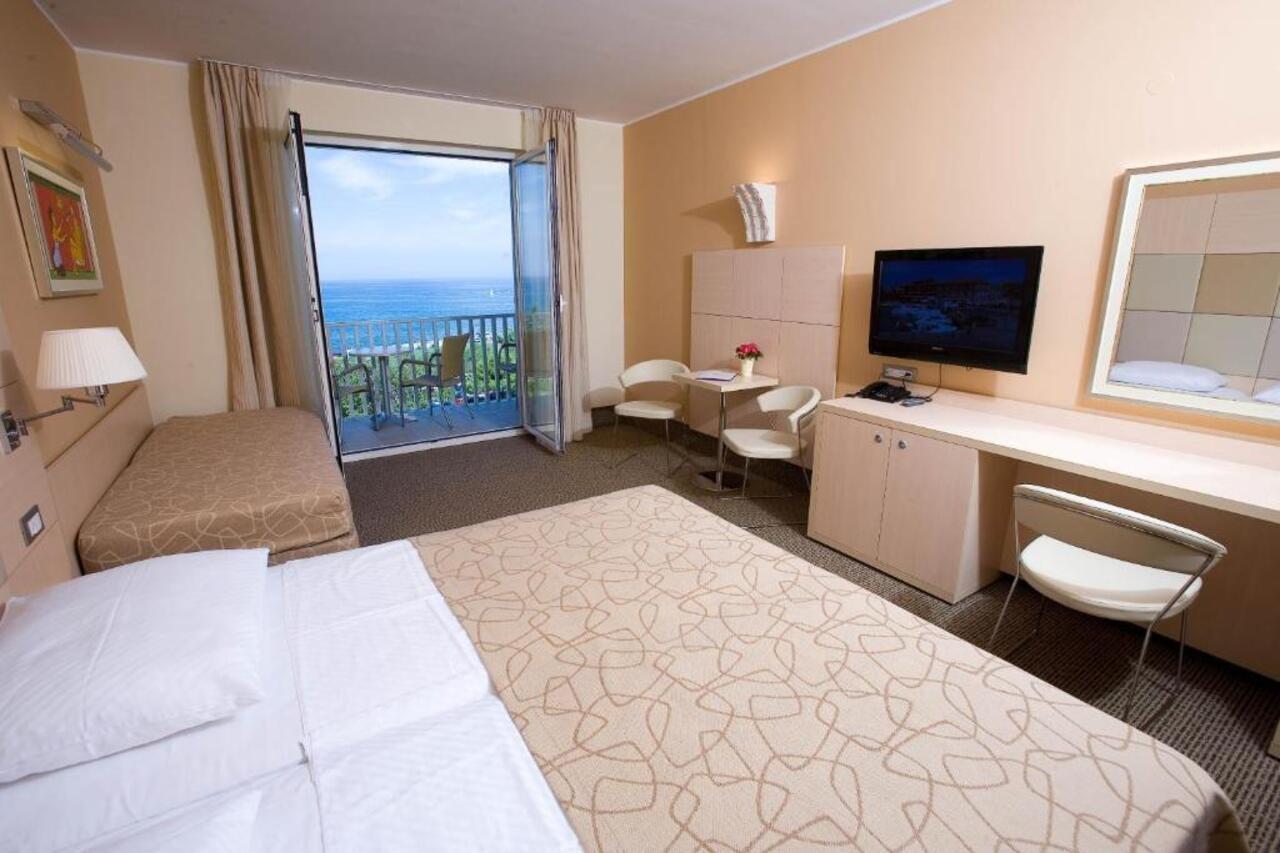 Haliaetum And Mirta Hotell Izola Exteriör bild